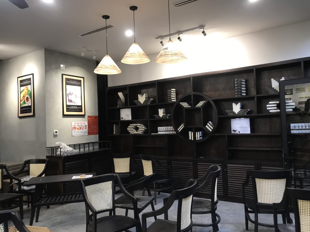 Kệ Tủ Trưng Bày - Công Trình Trung Nguyên