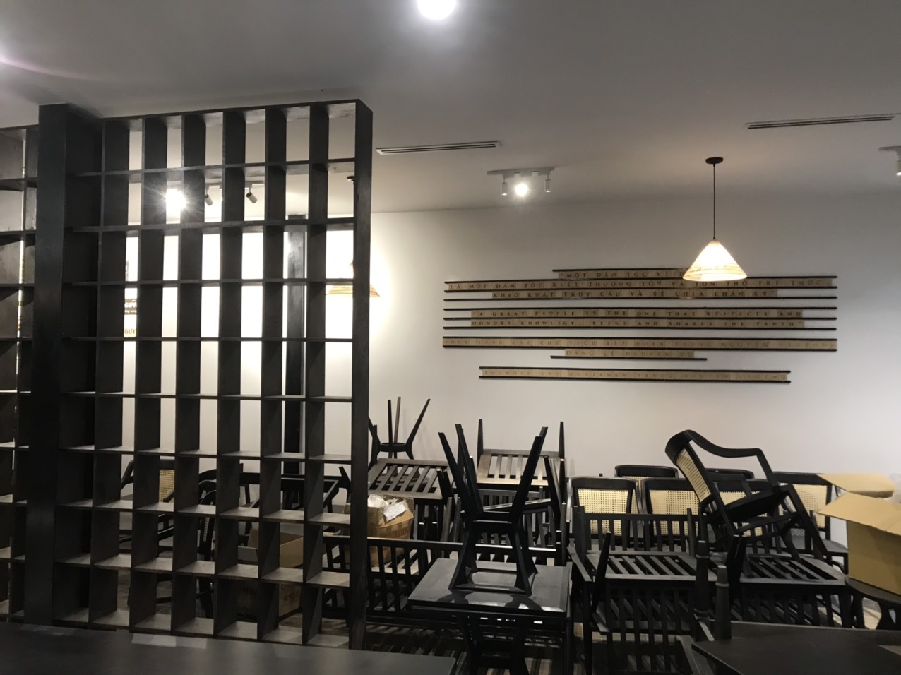 Kệ Tủ Trưng Bày - Công Trình Trung Nguyên